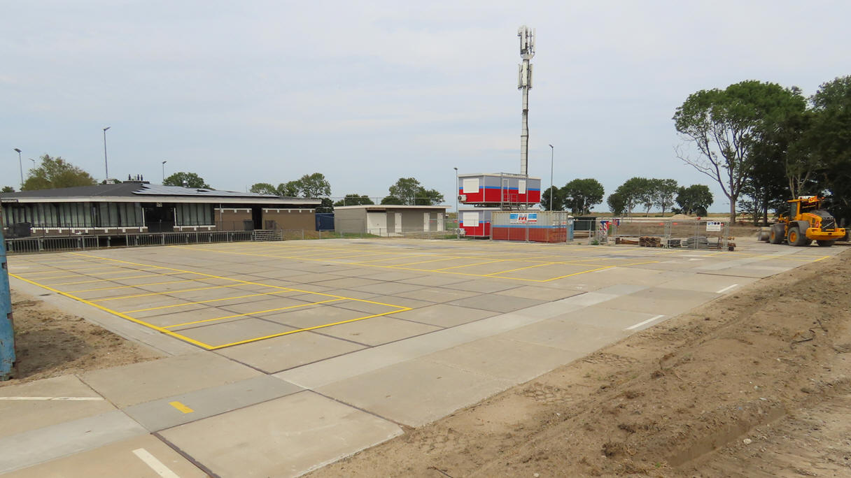 Tijdelijke parkeerplaats S.V. Marken biedt plaats aan 48 auto's